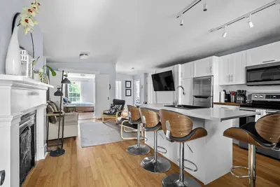 Image de Historic 2 bedroom central down town location near waterfront - #3