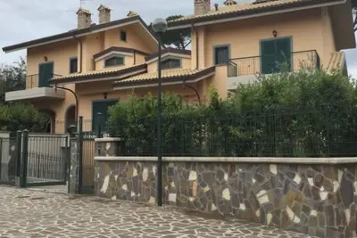 Image de Detached villa immersed in the quiet and greenery of the Roman Castles.