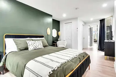 Image de Urban Nest #5 | Penthouse Suite with Skyline Views