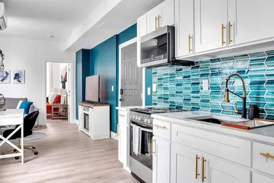 Image de Urban Nest #2 | Bright 1bd Steps From Downtown