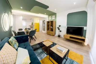 Image de Zabella Main Street. One minute from Plaza del Pilar!