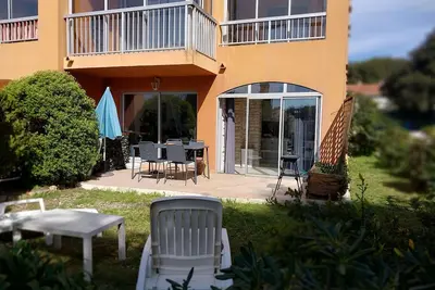 Image de T3 lumineux de 55m2 avec jardin de 90m2, à 400 m de la plage et des commerces