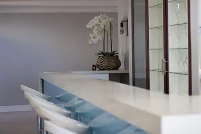 Image de Luxury 4-Bedroom Apartment with Stunning Seaviews & Aircon – Your Dream Escape