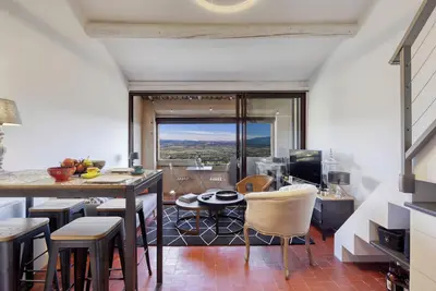 Image de Maison de village au coeur de Gordes avec vue imprenable sur le Parc du Luberon