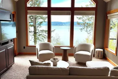 Image de Oceanfront Home with Private Beach Access