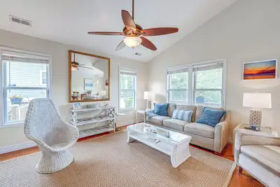 Image de Walk to Beach & Boat Ramp: Home w/ Outdoor Area