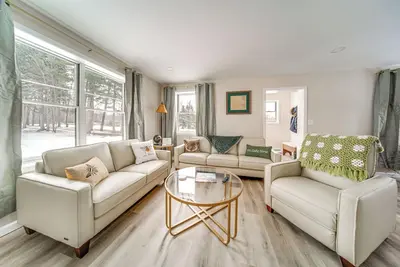 Image de Walk to Lake: Pet-Friendly Cottage in Jamestown!