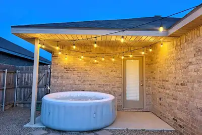 Image de The Winsome Western - HotTub - Fire Pit - PingPong