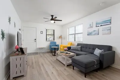 Image de Cozy, King bed, Near the Beach