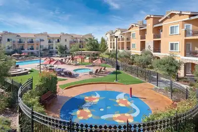 Image de Sip, Savor & Stay in Style — A Wine Country Escape- Wyndham Vino Bello- 1 Bd.