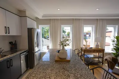 Image de Modern 2-Bdr Apartment in Toronto (Unit #1)