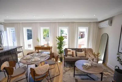 Image de Sleek 3-Bdr Apartment in Toronto (Unit #1)