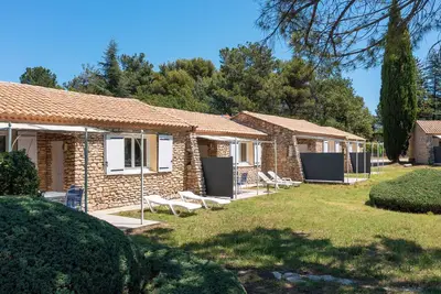 Image de Mazet provençal T2 en pierres dans résidence de tourisme