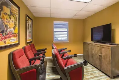 2-bedroom condo in Magical Lake Tahoe with WiFi, fitness room, Ac