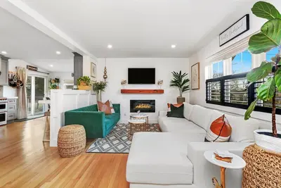 Fairfield Downtown Impeccable! Wifi, Open, Cheery, Ac, Patio, Deck, 3 Beds!