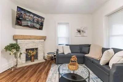 Image de Steps 2 High St - Big Patio - Private parking- Osu