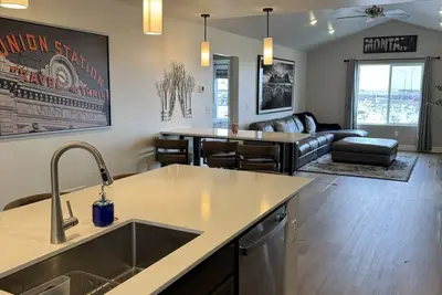 Image de 3-bedroom house, 3 minutes from airport, 5 minutes from Bozeman, Outdoor Hot Tub