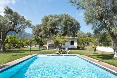 Maison de campagne 'Romero - Puerta' avec vue sur les montagnes, piscine partagée et Wi-Fi