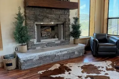 Image de Unlock the Ultimate Getaway: A Hill Country stay at the Winchester Cabin!