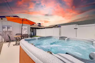Image de 2 bedroom Stunna Downtown Mesa! Hot Tub! Come Chill