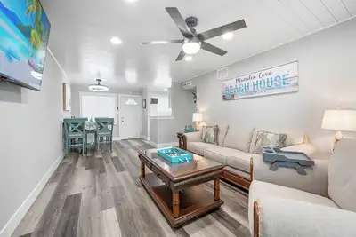 Image de ⚓Manatee Cove! Canal side condo with water view! . 5 miles from Ami beaches! ⚓