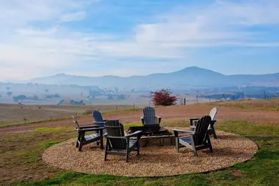 Image de Luxury country escape! Spectacular views, Spa, Pool, Fire pit, Spacious home