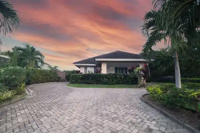 Image de Gated Boho 3-bedroom house with WiFi, gym  pool, beach in Ocho Rios