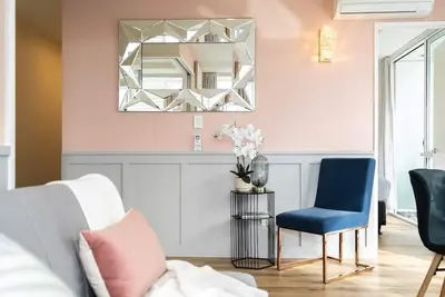 Image de Tasteful Luxury Modern Ac 2br Next to Albert Park