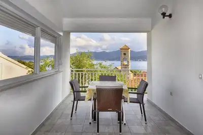 Image de Appartement de deux chambres avec la terrasse et la vue sur le mer Viganj, Peljesac (A-24189-c)