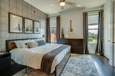 Image de Urban King Loft - Cali King - 8 Min to Broadway!