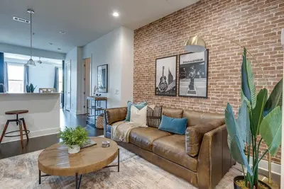 Image de Urban Luxury Loft - Cali King - 8 min to Broadway!