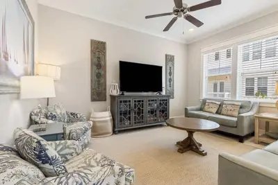 Image de Stylish Townhome with Shared Pool and Golf Cart
