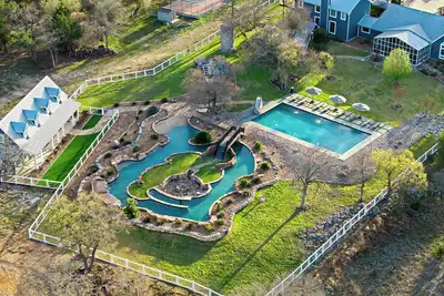 Image de Lazy River Ranch|Events|Fire Pit|Hot Tub|Billiards
