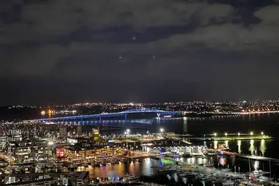 Image de Top Floor Harbour View and Skytower View Apartment in Cbd