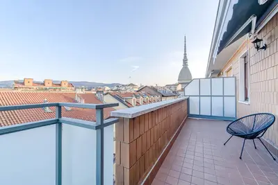 Image de The Window Over the Mole - Stunning Apartment X4