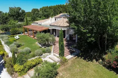 Image de Villa Tabarja in Maussane - 4 Bds, pool, Ac, large terrace with superb views