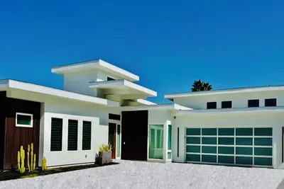 Image de Spacious 5-bedroom house with WiFi, fitness room pool\/spa outdoor kitchen