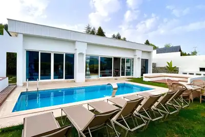 Image de Memnuniye 2+1 Heating Pool-Conservative-Fireplace-Jacuzzi 6 Person Holiday Villa