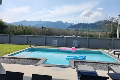 Image de Maison Bauhinia entre mer et montagne.