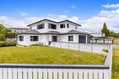 Image de Spacious & Modern Gem in the Heart of Taupo