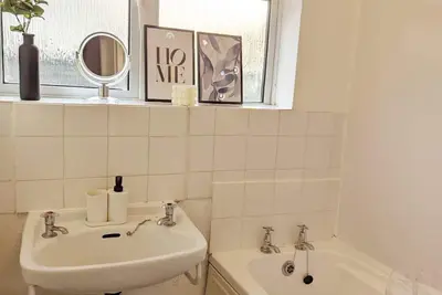 Image de 3 bed flat | Sleeps 5 | 1 bath | Parking | Wifi