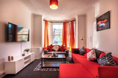 Image de Modern, Discounts, Contractor, Relocation, Free Parking, Town Centre, Fast Wifi
