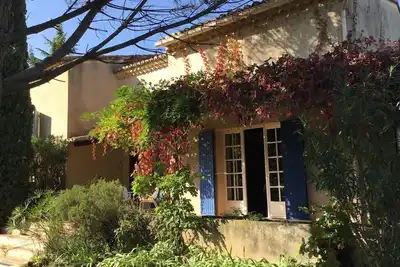 Image de La Provençale - Chambres climatisées - Piscine sécurisée
