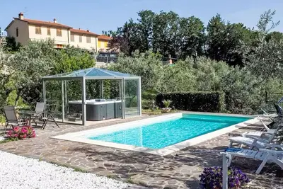 Image de Maison de vacances privée avec Wifi, bain à remous, piscine privée, Tv, vue panoramique, parking