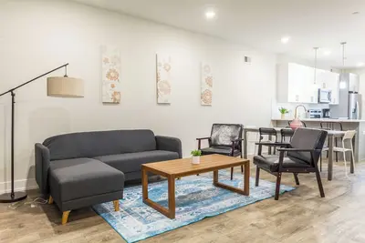 Image de 4-Bedrm+4-Bath-Patio+WiFi-W/D+Coffee+Parking