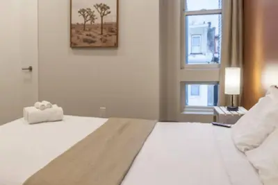 Image de Spacious 3br in central Philly! Walk to the Zoo, Kelly Drive & Drexel Park. Quick access to UPenn, Art Museum, I-76 & 676. Features stylish kitchen, central air & in-unit laundry.