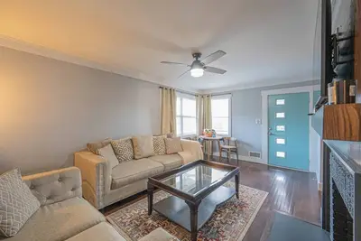 Image de This house is a 3 bedroom(s), 2 bathrooms, located in Charlotte, Nc.