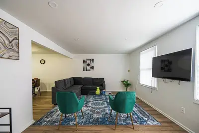 Image de This house is a 5 bedroom(s), 2. 5 bathrooms, located in Charlotte, Nc.