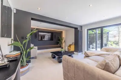 Image de 5-Bed Home Near Windsor w/ Garden & Parking