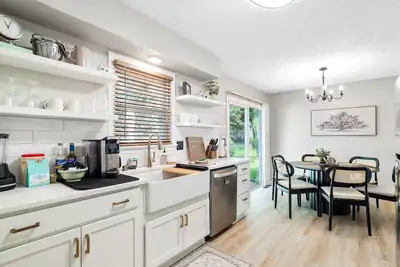 Image de Renovated Ranch|Patio Vibes|Fully Stocked Kitchen|Sleeps 6